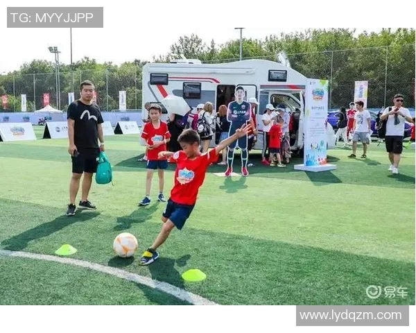 足球明星展板幼儿园活动精彩纷呈让孩子们在快乐中学习足球知识与技能