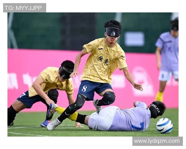 足球明星如何在业余时间参与体育运动提升个人素质与团队精神